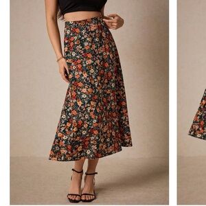 Flowy midi skirt with slit